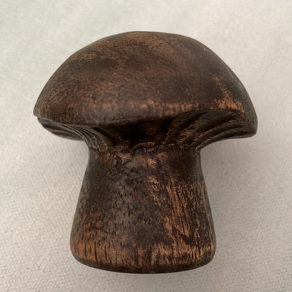 Vintage Mushroom Salt and Pepper Shaker - Picture 8 of 16